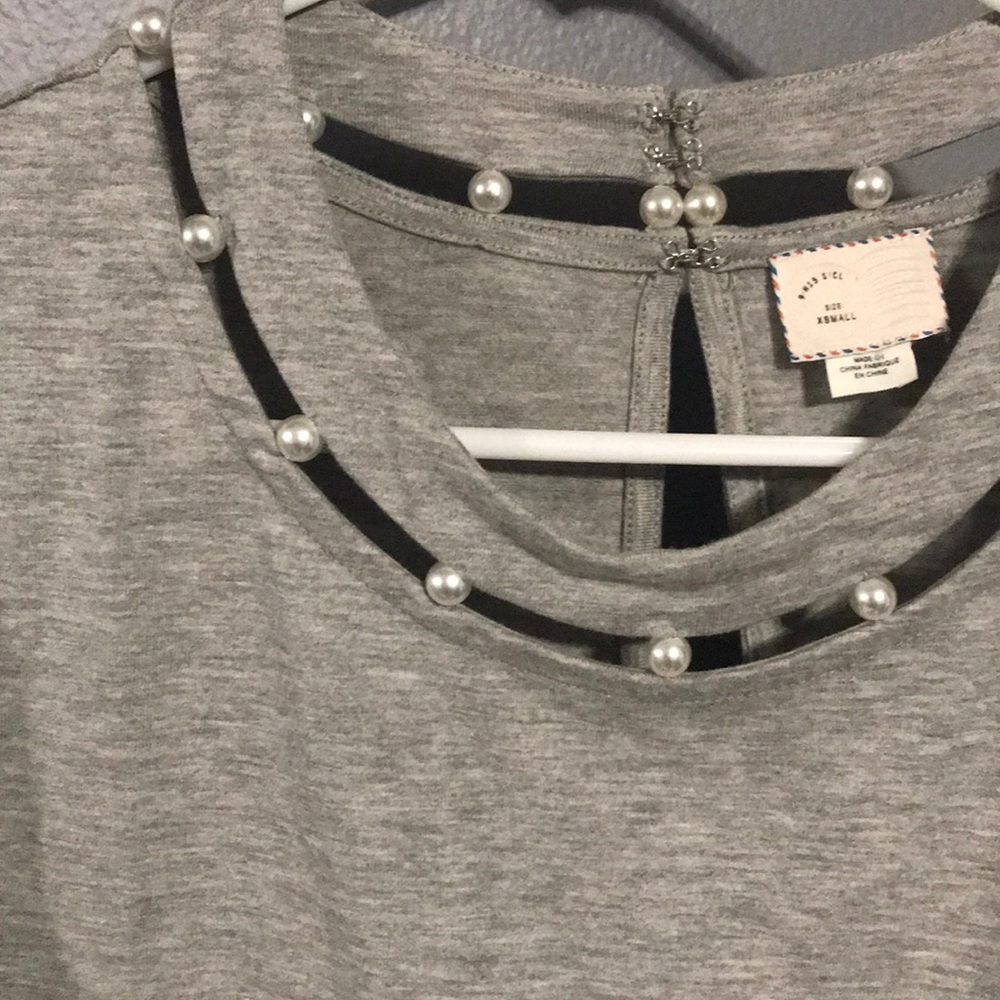 Anthro Postmark Pearl Cutout Grey Short Sleeve Top - Picture 3 of 6